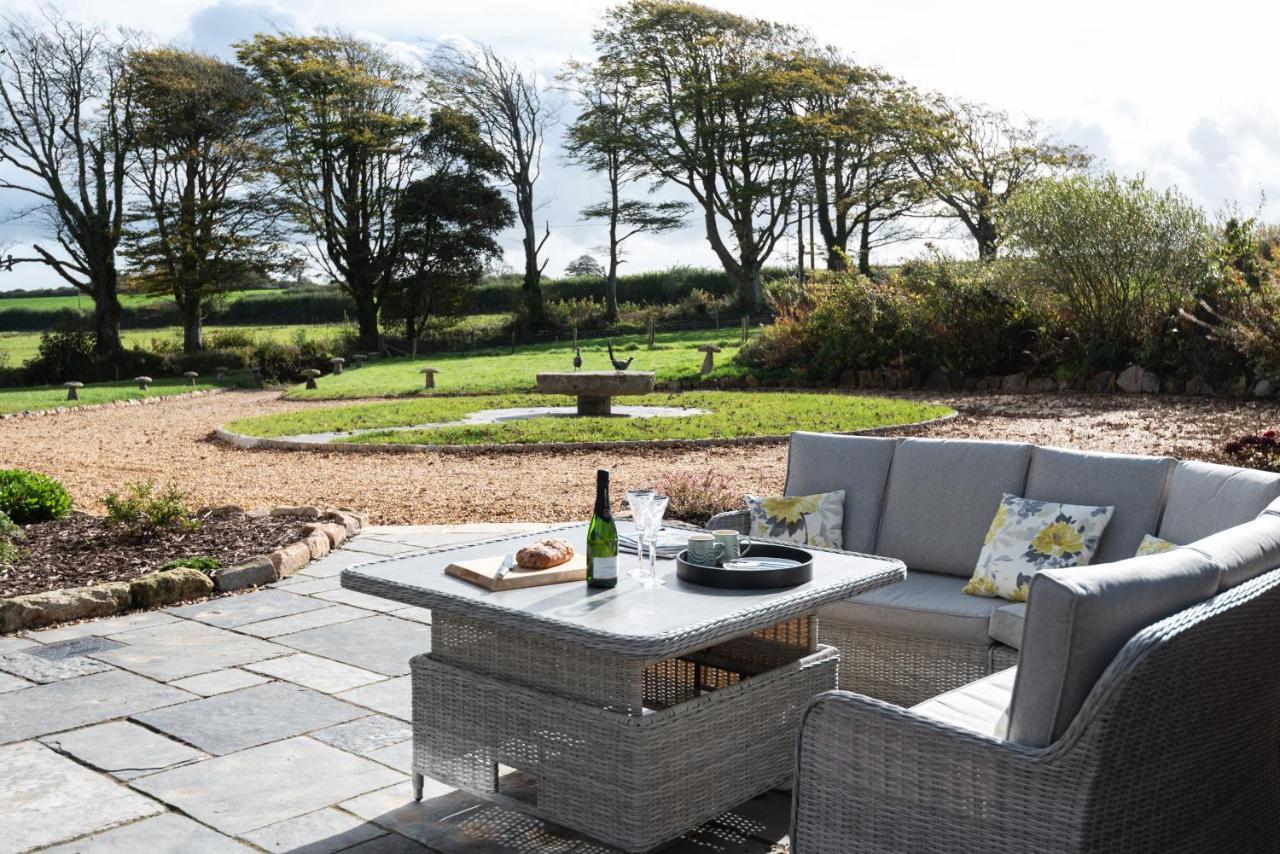 Trevidgeowe Farmhouse Bed & Breakfast Bodmin Exterior photo